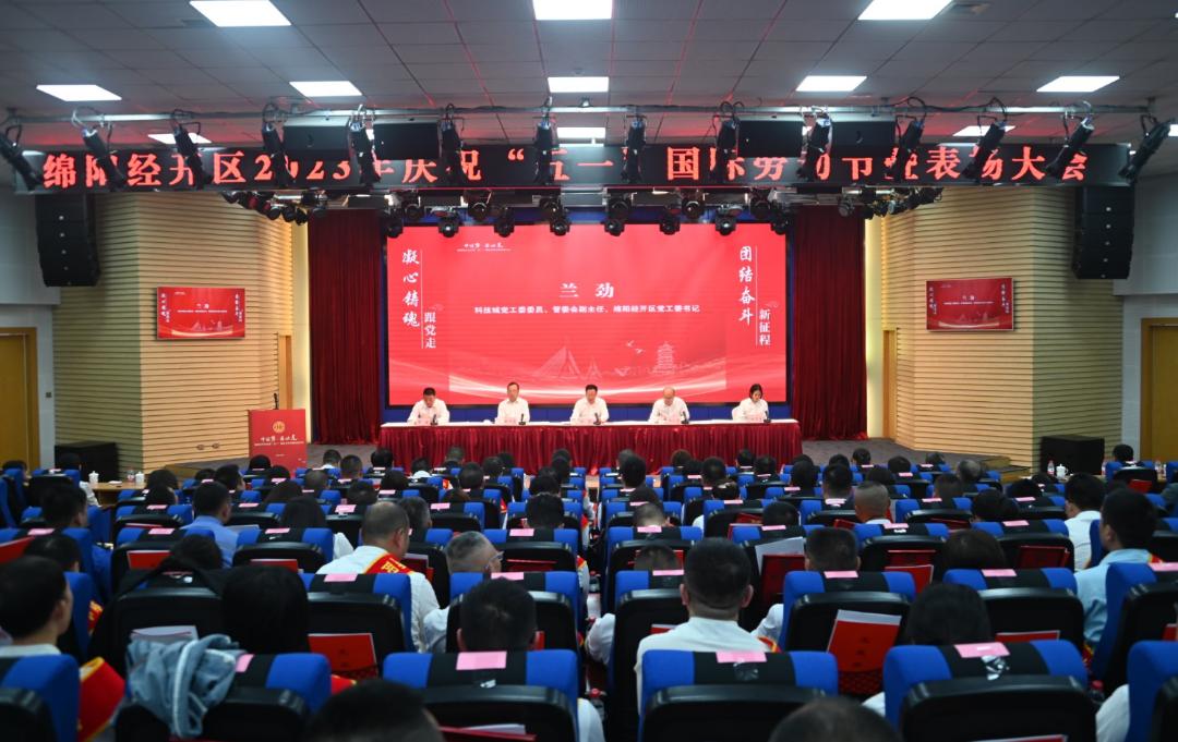 喜報(bào)！我司員工趙啟華榮獲經(jīng)開(kāi)區(qū)金牌工匠稱號(hào)